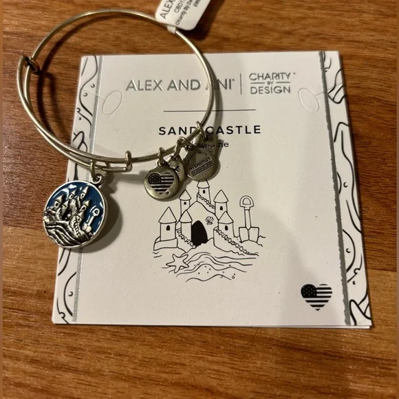 2017 Alex & Ani Sand castle bracelet BNWT - Picture 1 of 4